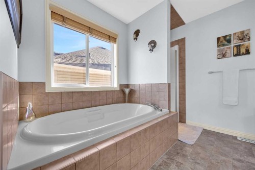 139 Prestwick Point Se, Calgary, AB - Indoor Photo Showing Bathroom