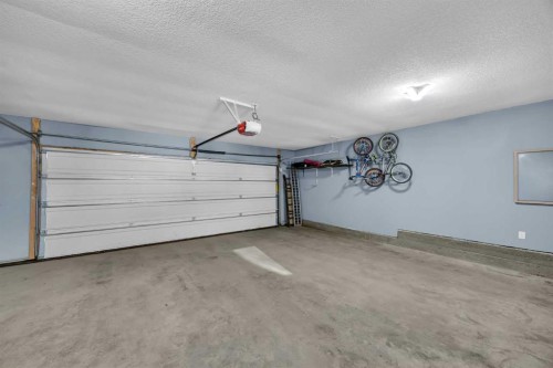 139 Prestwick Point Se, Calgary, AB - Indoor Photo Showing Garage