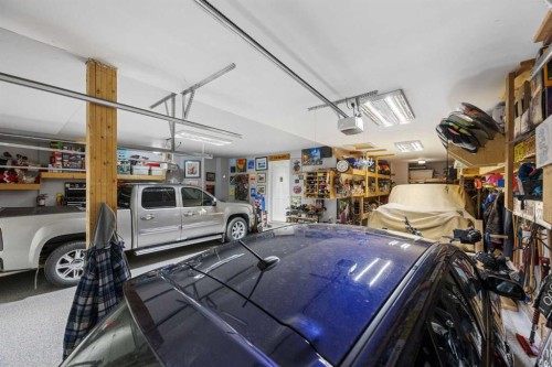 184 Magenta Crescent, Chestermere, AB - Indoor Photo Showing Garage