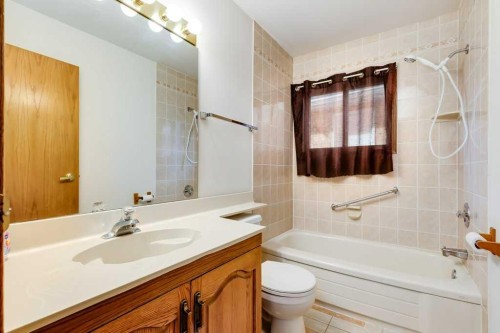 106 Sienna Hills Drive Sw, Calgary, AB - Indoor Photo Showing Bathroom