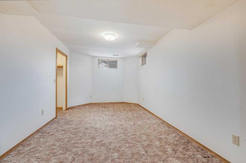 106 Sienna Hills Drive Sw, Calgary, AB - Indoor Photo Showing Other Room