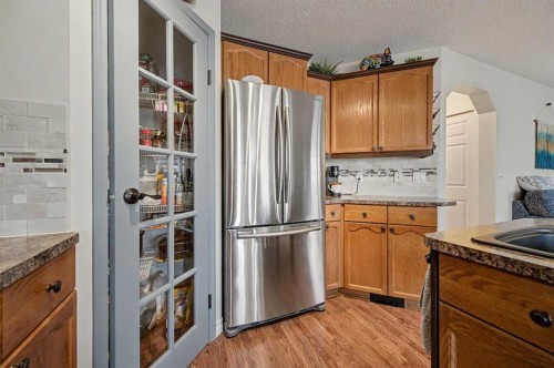 48 Harvest Park Road Ne, Calgary, AB - Indoor Photo Showing Kitchen