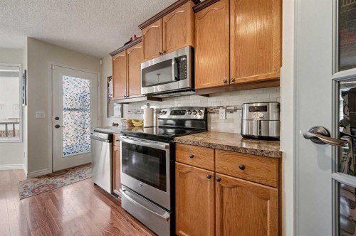 48 Harvest Park Road Ne, Calgary, AB - Indoor Photo Showing Kitchen