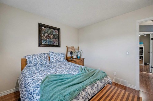 48 Harvest Park Road Ne, Calgary, AB - Indoor Photo Showing Bedroom