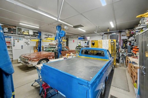 48 Harvest Park Road Ne, Calgary, AB - Indoor Photo Showing Garage