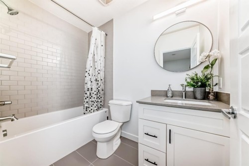 267 Sage Bluff Rise Nw, Calgary, AB - Indoor Photo Showing Bathroom