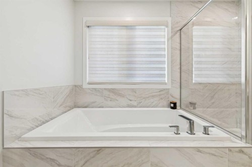 153 Edith Villas Nw, Calgary, AB - Indoor Photo Showing Bathroom