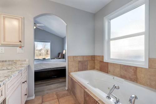 79 Discovery Ridge Park Sw, Calgary, AB - Indoor Photo Showing Bathroom