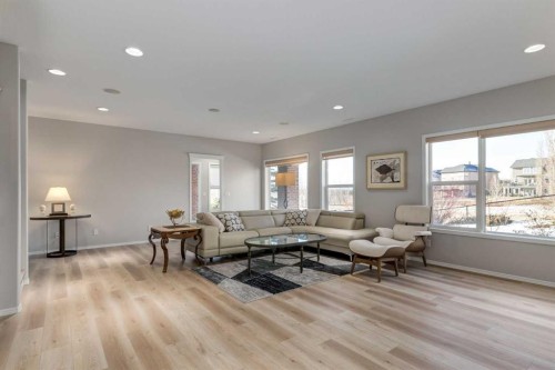 79 Discovery Ridge Park Sw, Calgary, AB - Indoor Photo Showing Living Room