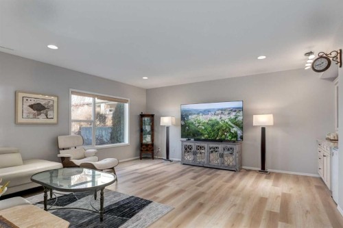 79 Discovery Ridge Park Sw, Calgary, AB - Indoor Photo Showing Living Room