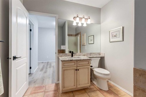 79 Discovery Ridge Park Sw, Calgary, AB - Indoor Photo Showing Bathroom