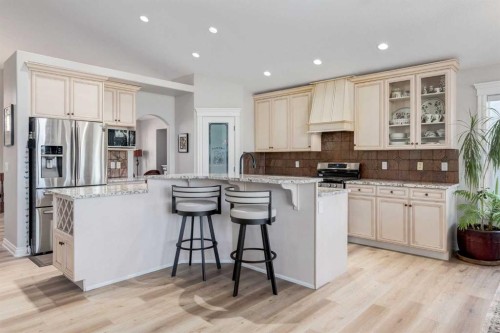 79 Discovery Ridge Park Sw, Calgary, AB - Indoor Photo Showing Kitchen With Upgraded Kitchen