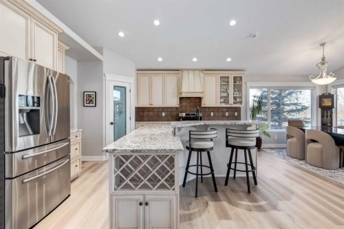 79 Discovery Ridge Park Sw, Calgary, AB - Indoor Photo Showing Kitchen With Upgraded Kitchen
