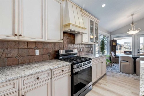 79 Discovery Ridge Park Sw, Calgary, AB - Indoor Photo Showing Kitchen With Upgraded Kitchen