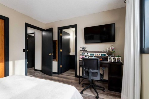 140 Stonegate Close Nw, Airdrie, AB - Indoor Photo Showing Bedroom