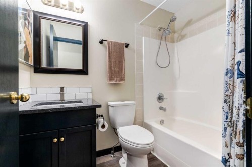 140 Stonegate Close Nw, Airdrie, AB - Indoor Photo Showing Bathroom