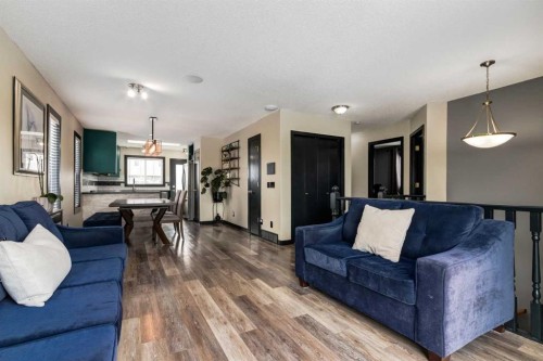 140 Stonegate Close Nw, Airdrie, AB - Indoor Photo Showing Living Room