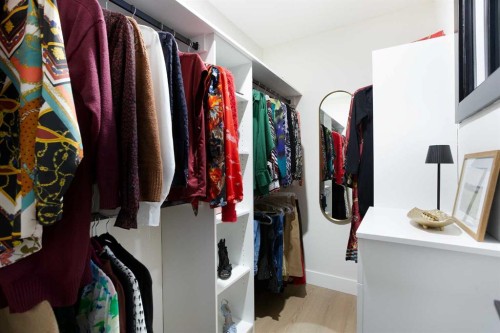 2416 Palliser Drive Sw, Calgary, AB - Indoor With Storage