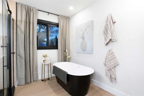 2416 Palliser Drive Sw, Calgary, AB - Indoor Photo Showing Bathroom