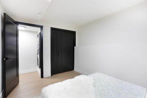 2416 Palliser Drive Sw, Calgary, AB - Indoor Photo Showing Bedroom
