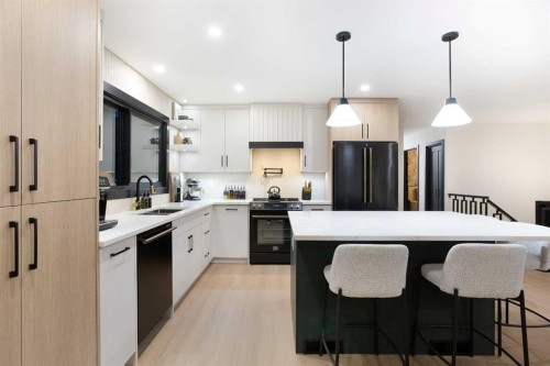 2416 Palliser Drive Sw, Calgary, AB - Indoor Photo Showing Kitchen With Upgraded Kitchen