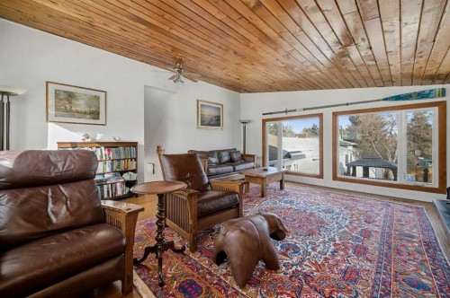 7331 Silver Mead Road Nw, Calgary, AB - Indoor Photo Showing Living Room