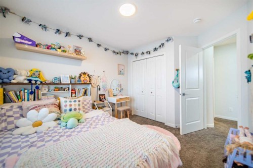 27 Iris Crescent, Okotoks, AB - Indoor Photo Showing Bedroom