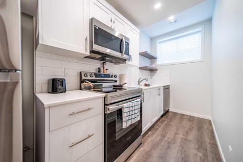 27 Iris Crescent, Okotoks, AB - Indoor Photo Showing Kitchen