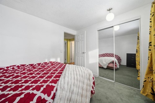6411 26 Avenue Ne, Calgary, AB - Indoor Photo Showing Bedroom