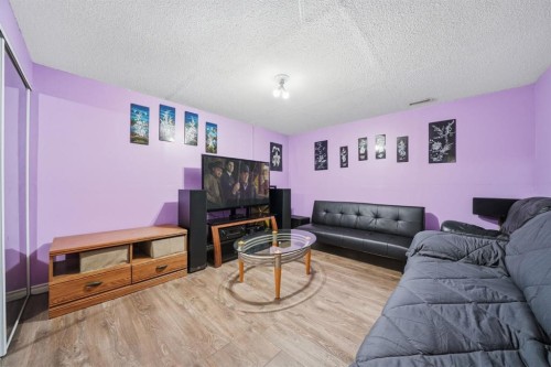6411 26 Avenue Ne, Calgary, AB - Indoor Photo Showing Living Room