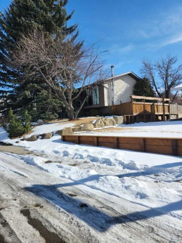 16 Rundleson Way Ne, Calgary, AB - Outdoor