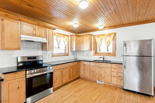 2018 24 Avenue, Didsbury, AB 