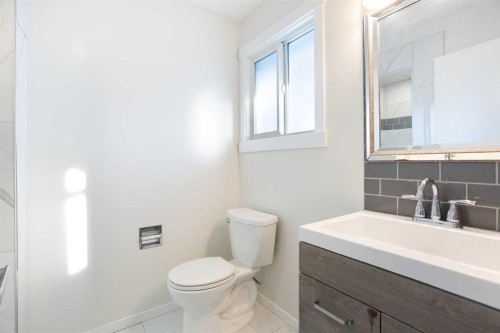 14668 Deer Run Drive Se, Calgary, AB - Indoor Photo Showing Bathroom