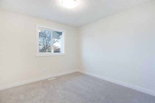 14668 Deer Run Drive Se, Calgary, AB - Indoor Photo Showing Other Room