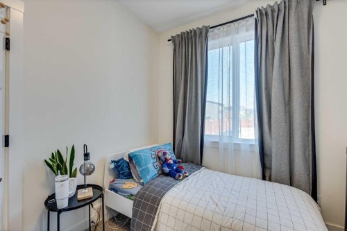 145 Lucas Crescent Nw, Calgary, AB - Indoor Photo Showing Bedroom