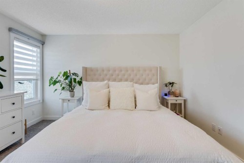 145 Lucas Crescent Nw, Calgary, AB - Indoor Photo Showing Bedroom