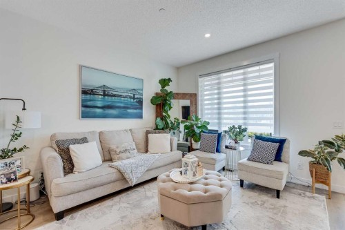 145 Lucas Crescent Nw, Calgary, AB - Indoor Photo Showing Living Room