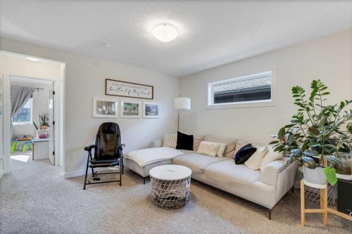 145 Lucas Crescent Nw, Calgary, AB - Indoor Photo Showing Other Room