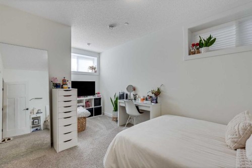 145 Lucas Crescent Nw, Calgary, AB - Indoor Photo Showing Bedroom
