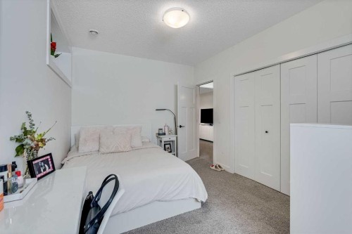 145 Lucas Crescent Nw, Calgary, AB - Indoor Photo Showing Bedroom