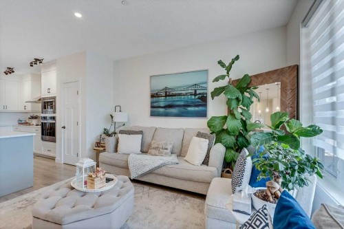 145 Lucas Crescent Nw, Calgary, AB - Indoor Photo Showing Living Room