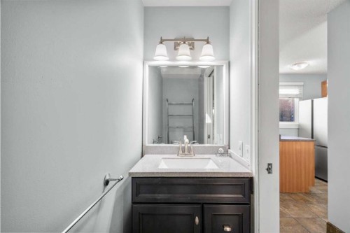 15-200 Shawnessy Drive Sw, Calgary, AB - Indoor Photo Showing Bathroom