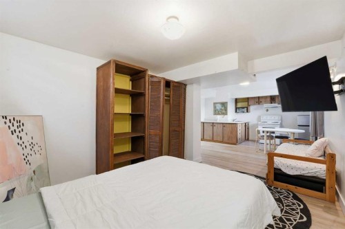 2314 Richmond Road Sw, Calgary, AB - Indoor Photo Showing Bedroom