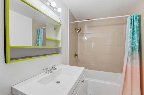 2314 Richmond Road Sw, Calgary, AB - Indoor Photo Showing Bathroom