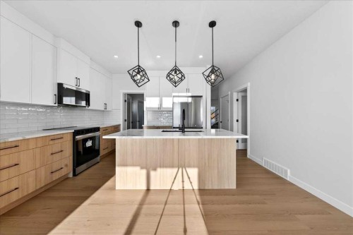 11 Lakewood Way, Strathmore, AB - Indoor Photo Showing Kitchen With Upgraded Kitchen