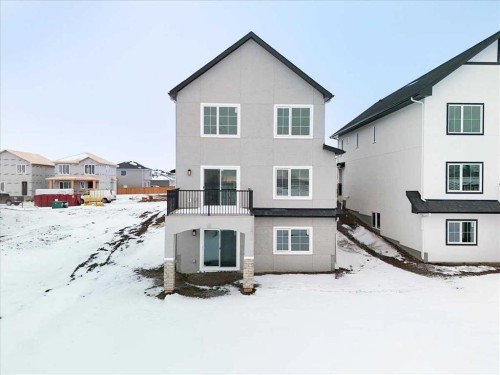11 Lakewood Way, Strathmore, AB - Outdoor
