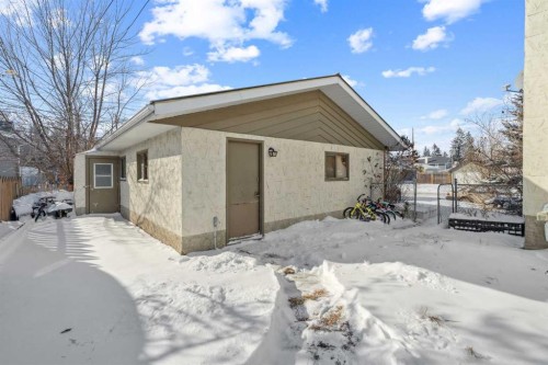 4617 48 Street, Olds, AB - Outdoor