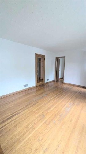 1436 22 Avenue Nw, Calgary, AB - Indoor Photo Showing Other Room