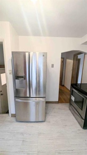 1436 22 Avenue Nw, Calgary, AB - Indoor Photo Showing Other Room