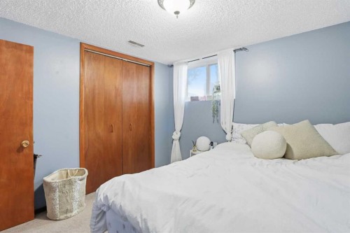 3003 25 Street Sw, Calgary, AB - Indoor Photo Showing Bedroom